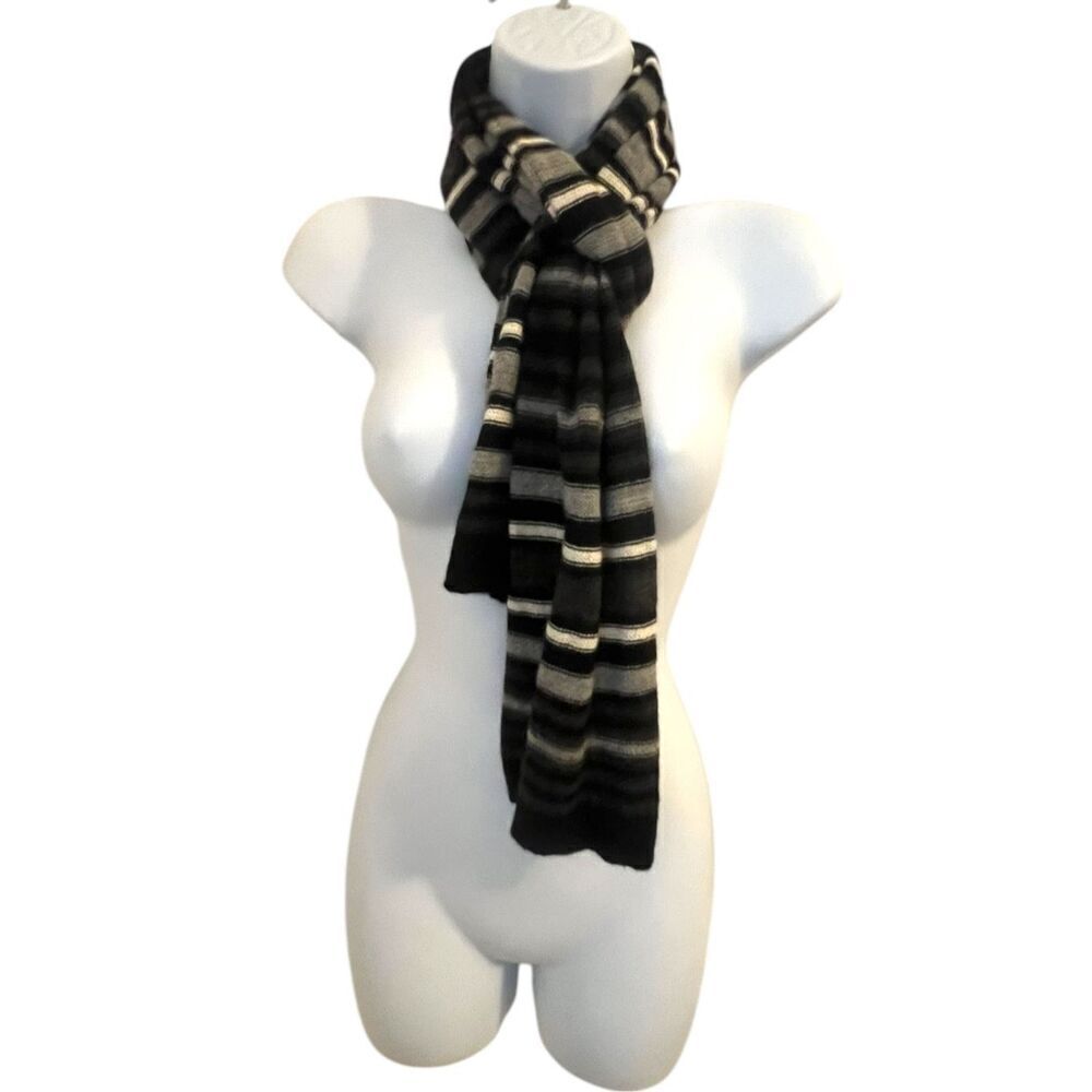 Gorgeous Designer Scarf - Picture 4 of 4